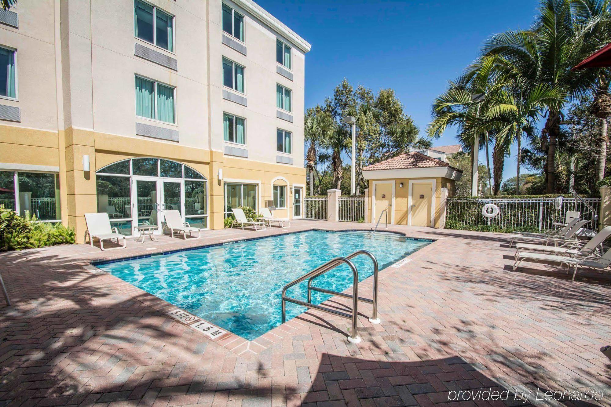 Comfort Inn & Suites Jupiter I-95 Экстерьер фото